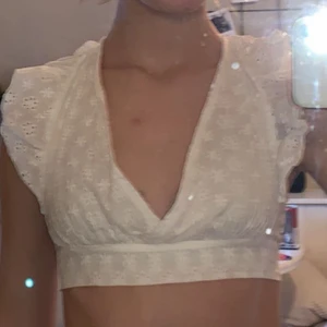 Topp  - Säljer denna fina topp ifrån shein, nyskick för 30kr+frakt