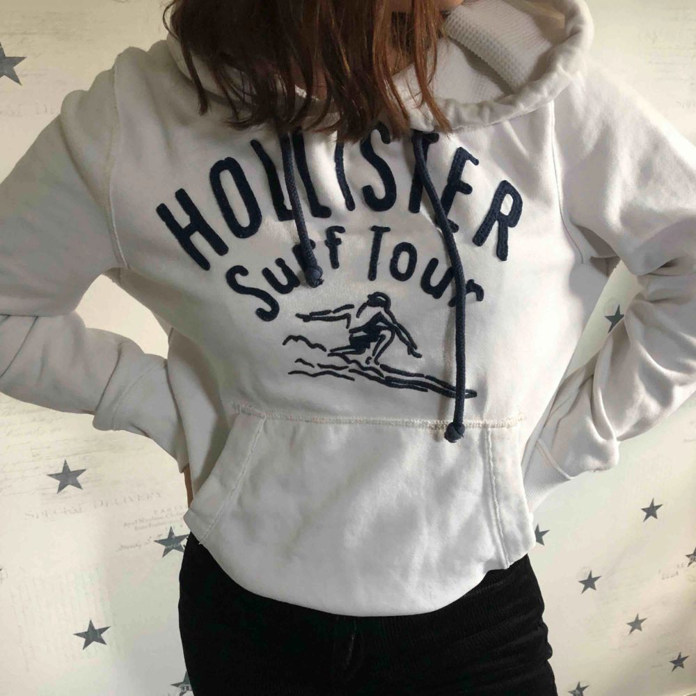 Super skön hoodie från Hollister!!! Har så många hoodies så att jag använder ej den mer!. Huvtröjor & Träningströjor.