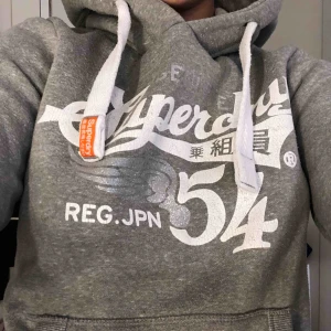  - Superdyr hoodie köpt i Berlin på superdyr store, såklart äkta. 