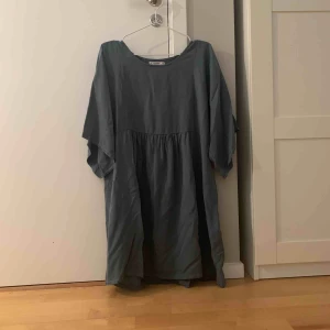  - Klänning, nypris ca. 250kr