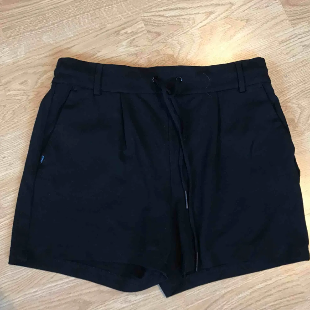 Svarta bomullsshorts från ONLY ✨ knappt använda, mjuka att ha på sig och rörliga !!. Shorts.
