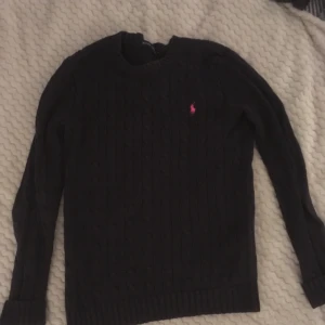  - Ralph lauren stickad tröja i marinblå