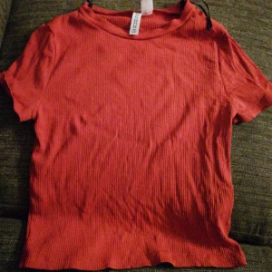  - T-shirt från H&M 