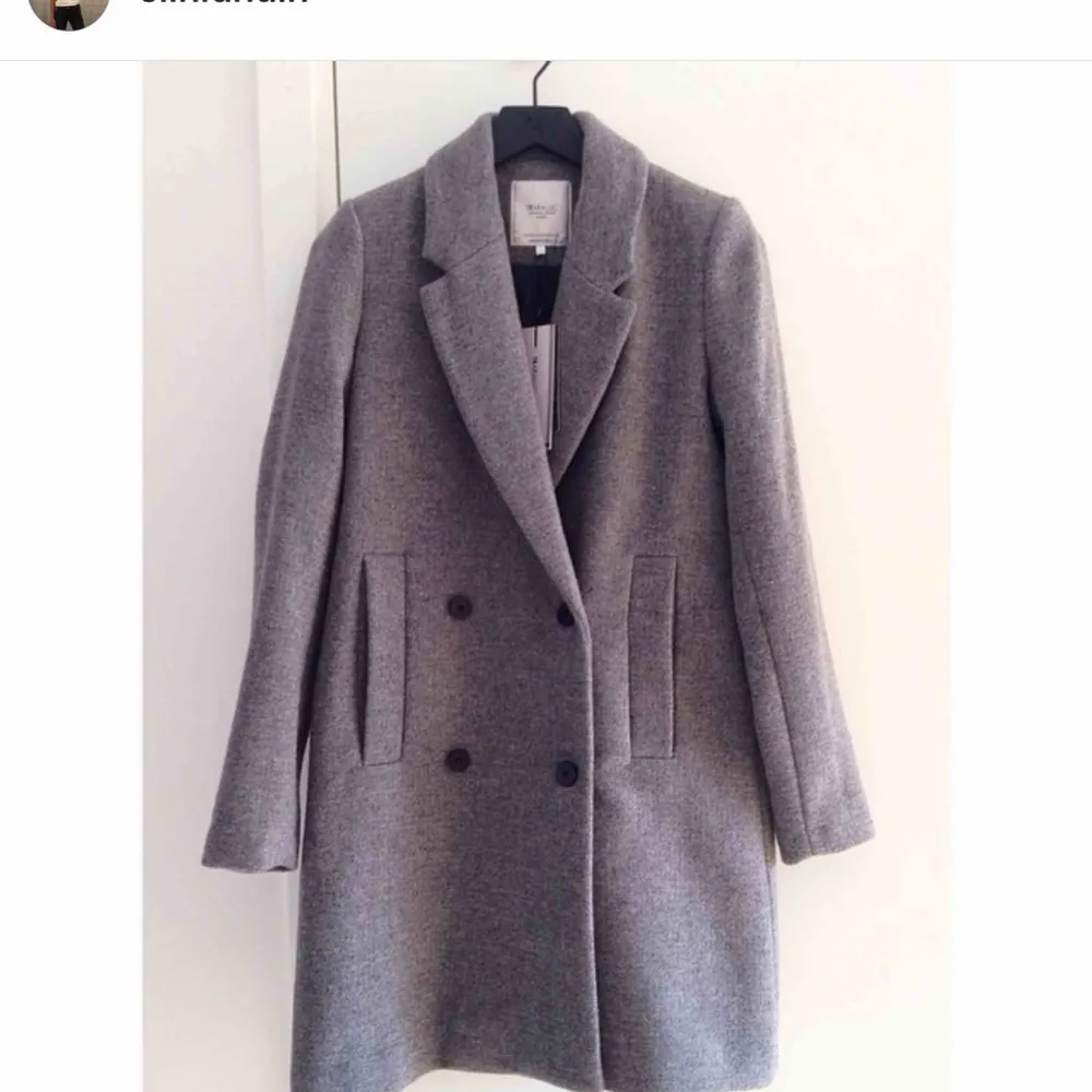 Perfekta gråa kappan från Zara. Jackor.