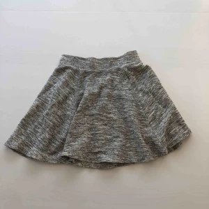  - En fin kjol från H&M Priset är inklusive frakt