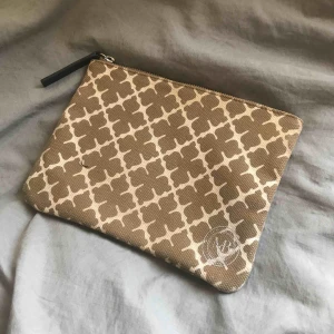  - Malene Birger clinch köpt i december men knappt använd. Ligger just nu bara. Frakt ingår