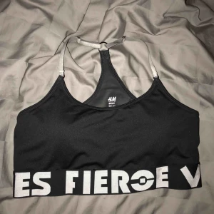  - Sport bh ifrån H&M, helt ny endast testad! Fråga ifall du har frågor!😊💕