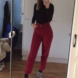  - Röda Manchester byxor , köpta på beyond retro. St s