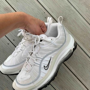 Nike air Max 98 - Efter ett år har jag accepterat att dessa air max 98 tyvärr är för små för mig och säljer därför vidare:(( eftersom att dem inte passar är dem knappt använda och i nyskick! 
