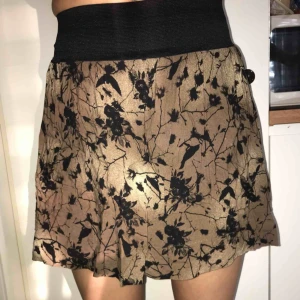  - Kjol med mönster. Ink frakt