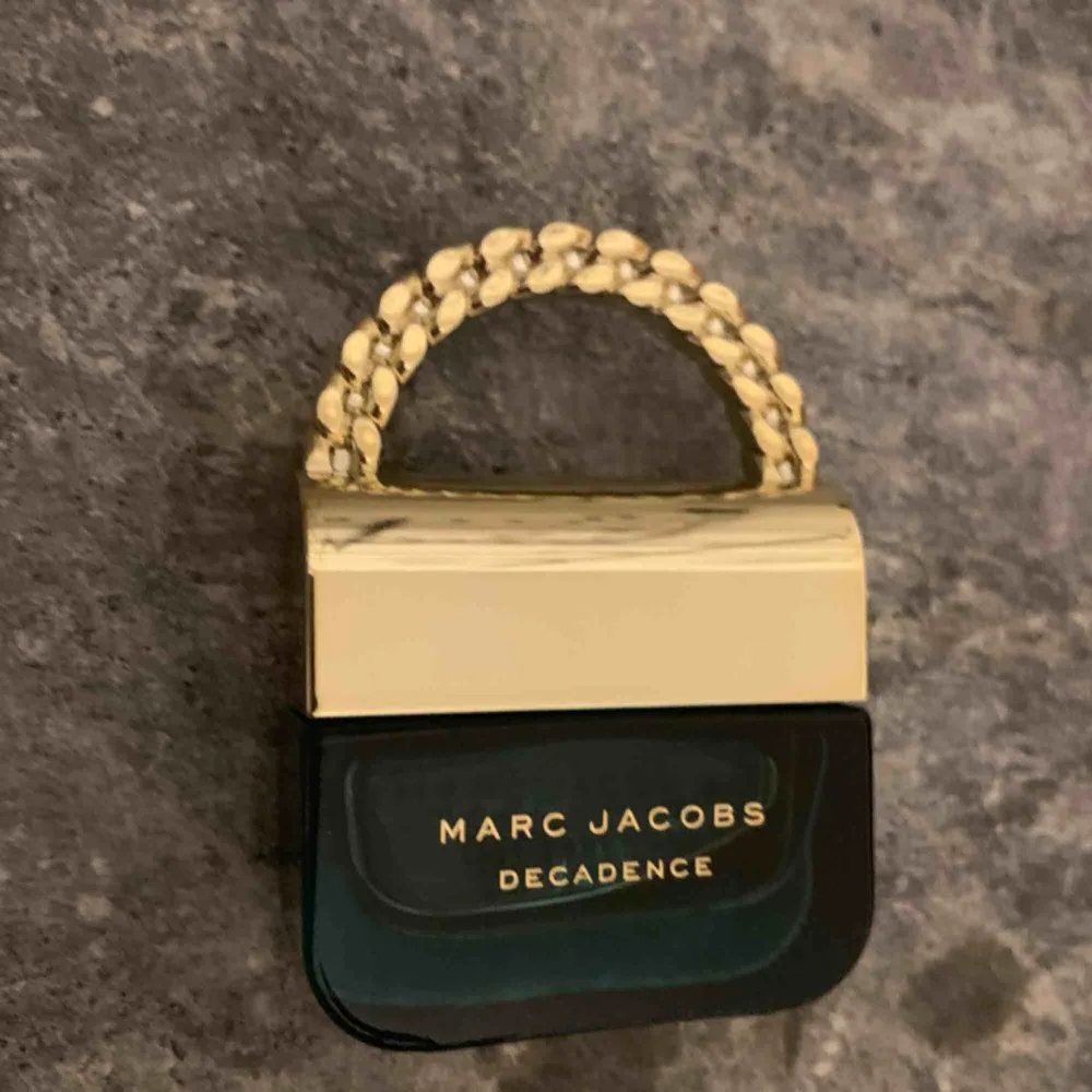 Oöppnad parfym från Marc Jacobs! Luktar supergott men kommer tyvärr inte till användning! 💕✨. Övrigt.