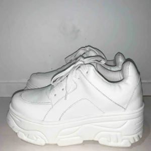  - Helt nya!! Märke: attitude från Dinsko Nypris 599kr Strl 38 