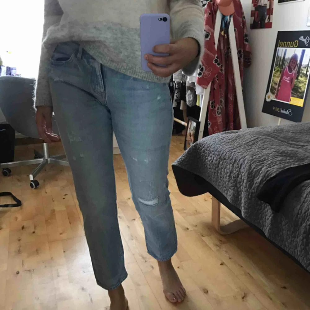 Slim boyfriend jeans från Uniqlo. Storlek 27 i midjan. Kan mötas upp i Lund annars står köparen för frakten.. Jeans & Byxor.