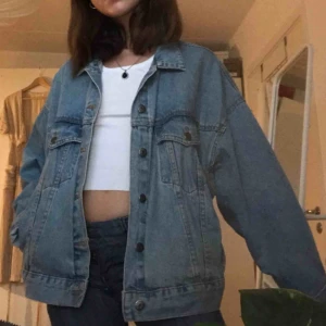  - Jeansjacka från pull and bear! Inköpt för cirka 500kr. Möts upp i Stockholm, fraktar ej.