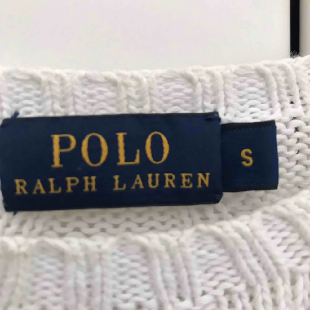 Kabelstickad tröja från Ralph Lauren i bra skick, nypris 1200kr. Tröjor & Koftor.