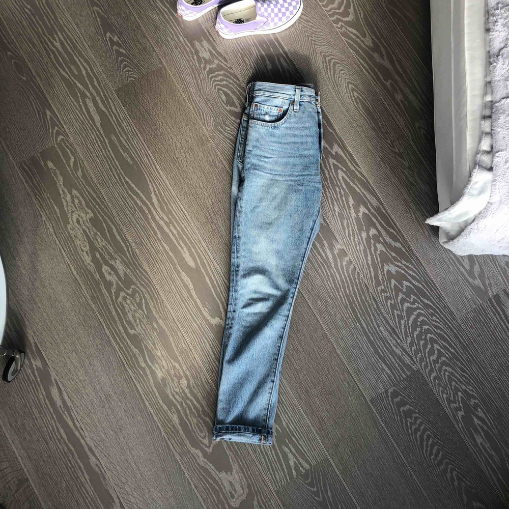 Mycket snygga Levi’s jeans modell 501 i storlek 26/30. Använda ett fåtal gånger, därmed i mycket bra skick. Köpare står för frakt🥰. Jeans & Byxor.