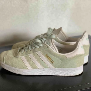  - Mintgröna adidas gazelle. Knappt använda 