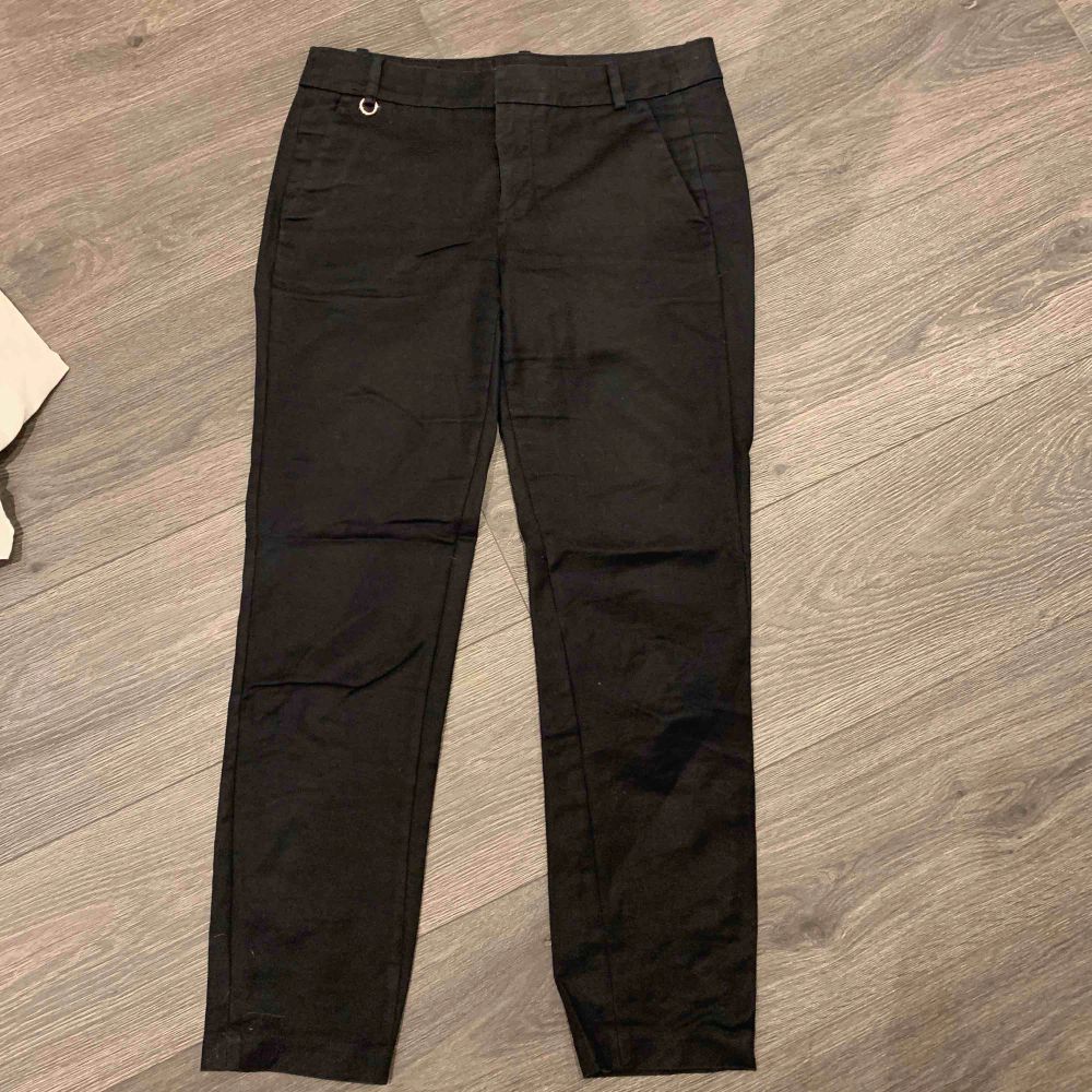 Svarta kostymbyxor från zara. 30kr+frakt. Jeans & Byxor.