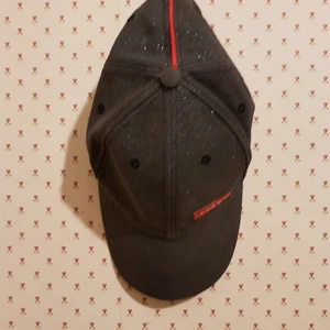  - Prada keps.Som ny.