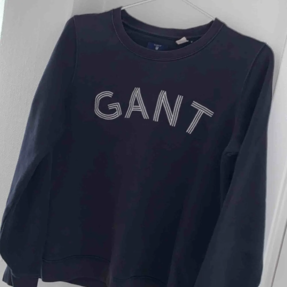 Fin tröja från Gant. Använd men i bra skick. Köpare står för frakt. Tröjor & Koftor.