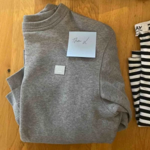  - Acne Face Logo i XXS.  Skitbra skick, inga flaws. 