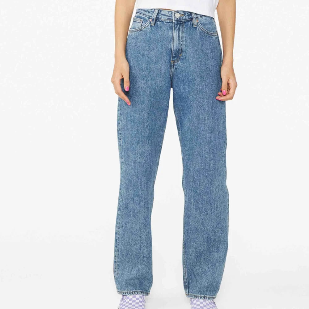 As snygga jeans ifrån monki. Säljes då dom är för stora för mig.. Jeans & Byxor.