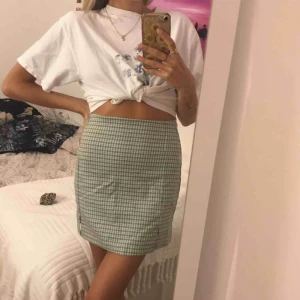  - Söt kjol från Brandy Melville, som aldrig kommit till användning! 