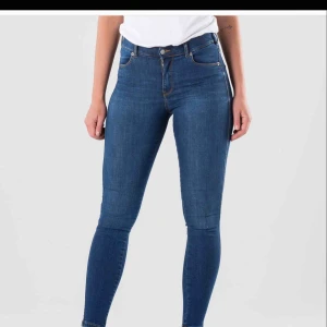  - Storlek: M/L Inköpspris 499:- (SALT) Modell: Mid Waist Nyskick