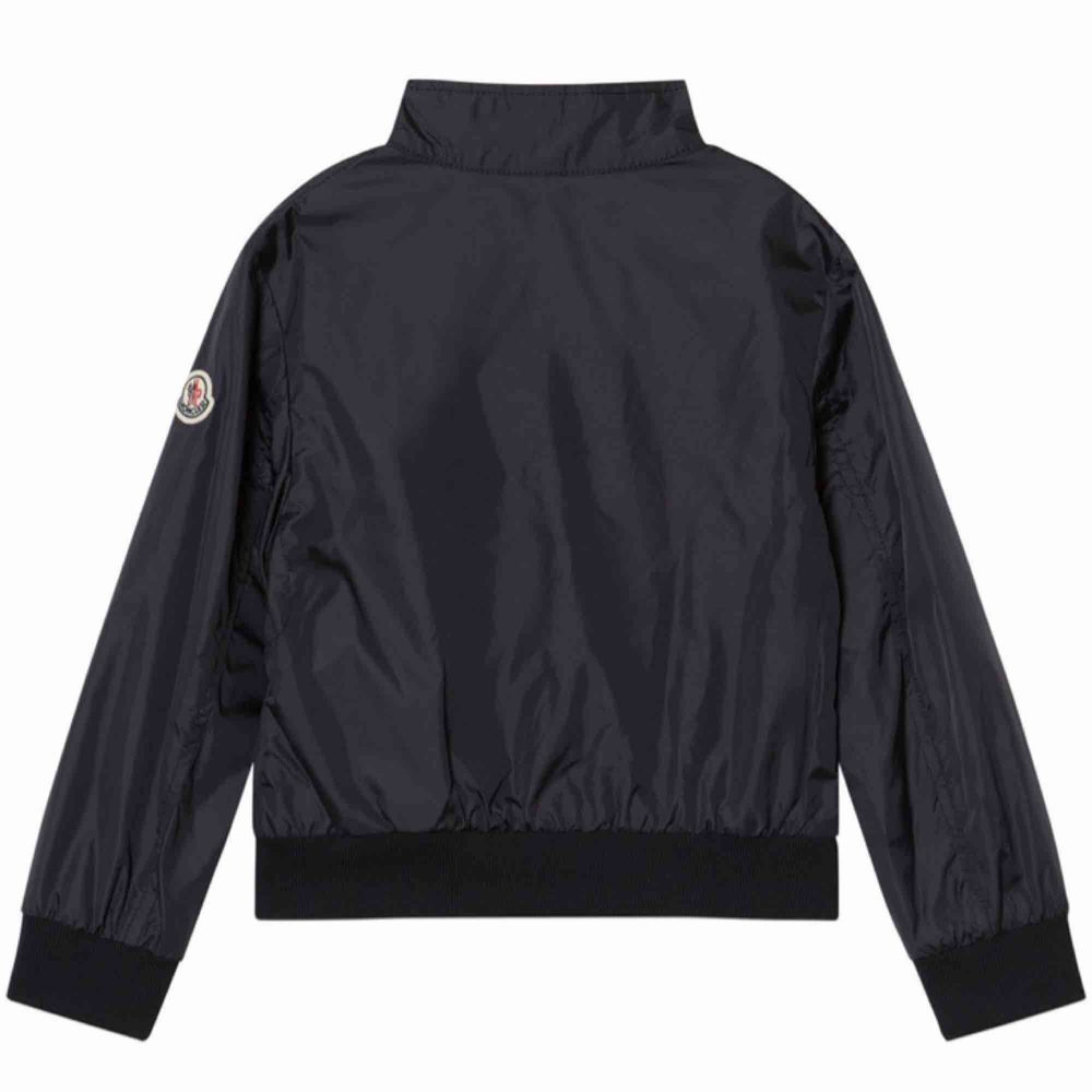 Jätte fin moncler jacka Nyskick Säljes för 2500kr Marin blå För både tjej å kill. Jackor.
