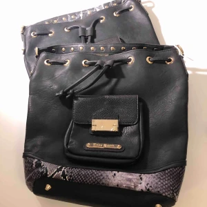  - Finns två styckna! Köparen står för frakt!