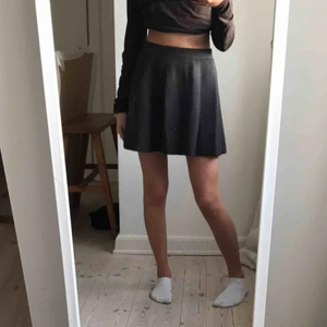  - Fin stickad kjol från zara, köparen står för frakten 