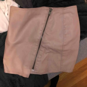  - Skinnkjol från hm