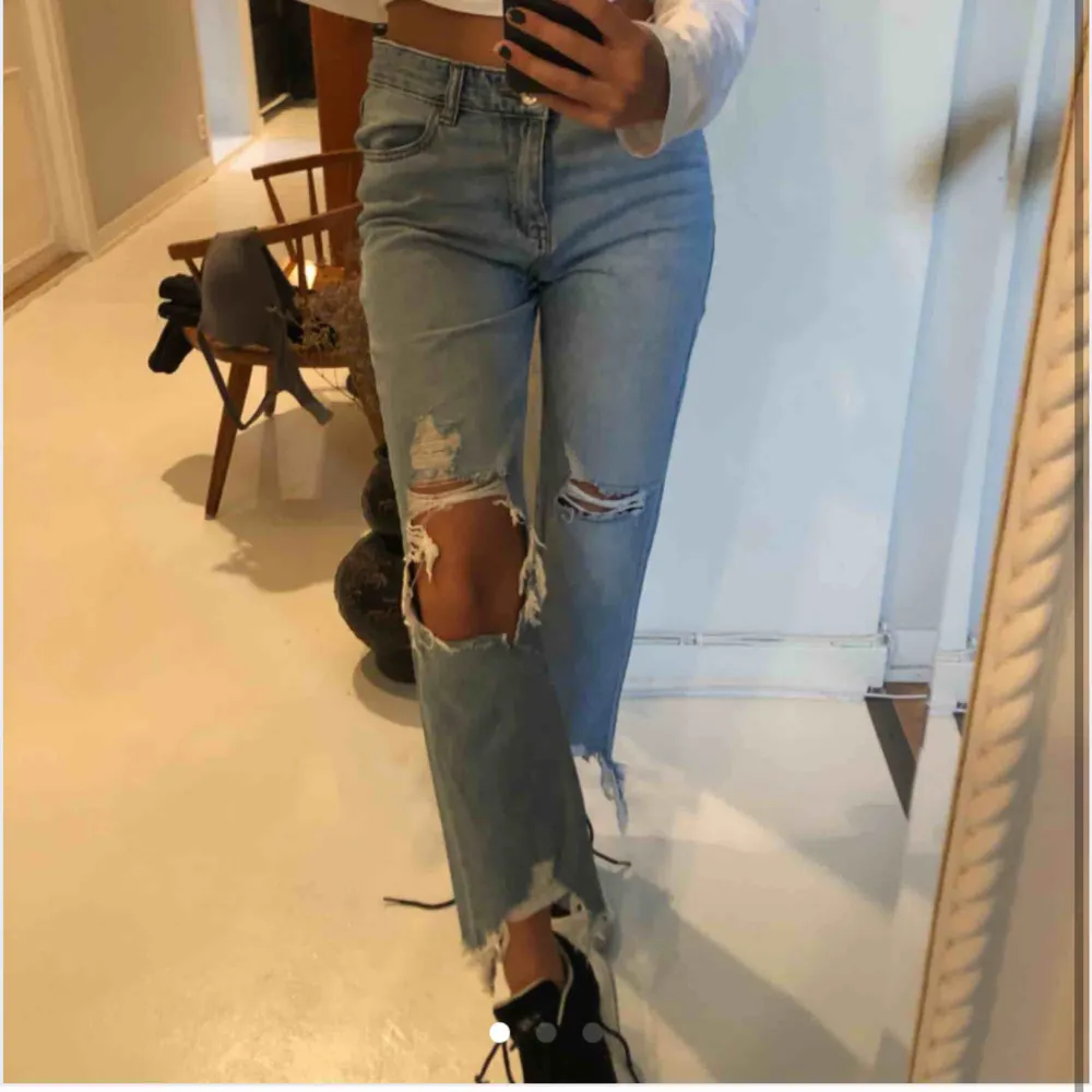 Mina absoluta favorit jeans som tyvärr inte får plats i min gaderob . Står att det är storlek 32 men passar mig perfekt som har 34-36. Jeans & Byxor.