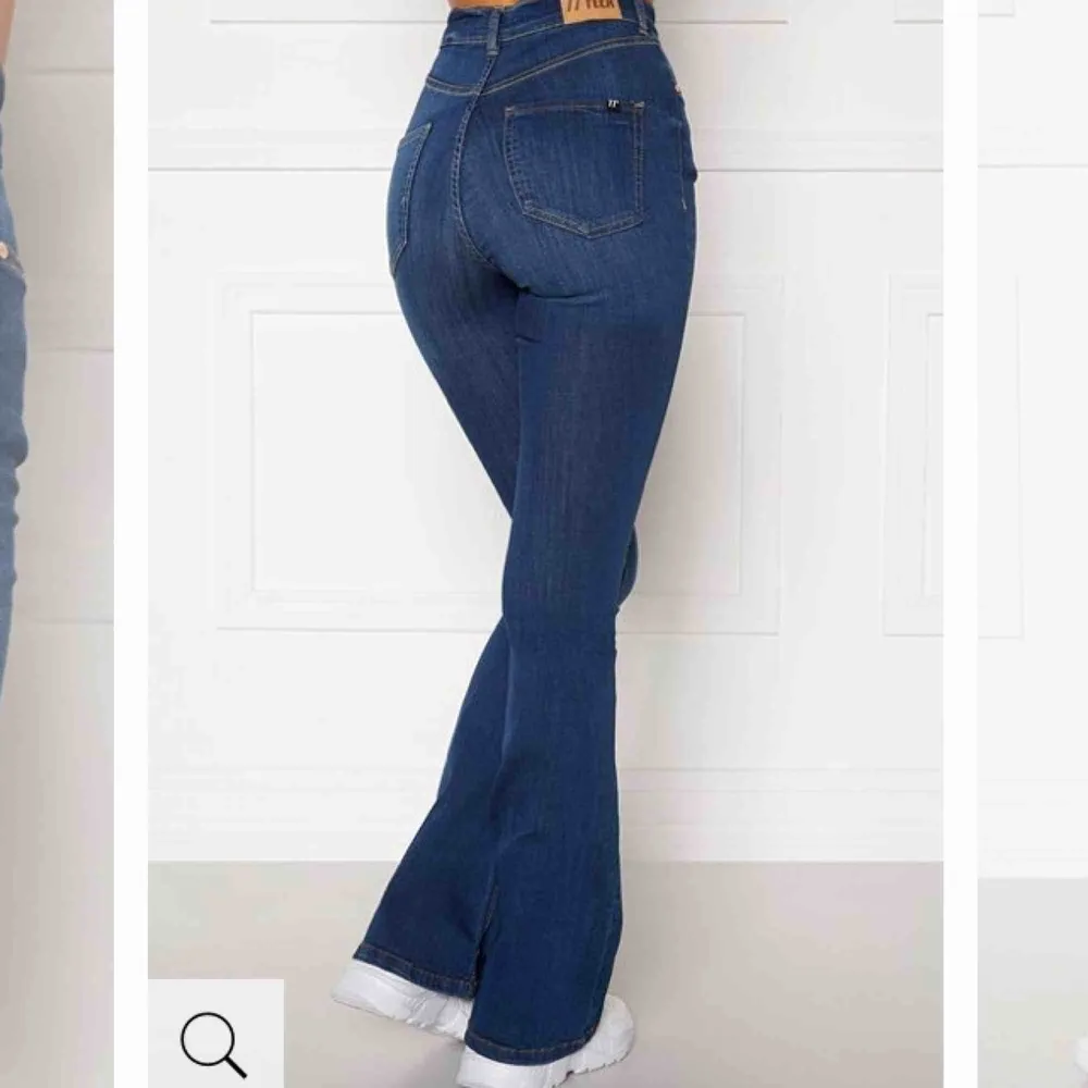 Säljer dessa skit snygga byxorna från Nelly som inte ens är öppnade ifrån paketet. Köpte fel storlek så därför jag säljer dem.  Skit snygg och skulle varit favoriterna vid rätt storlek! 😍😍. Jeans & Byxor.