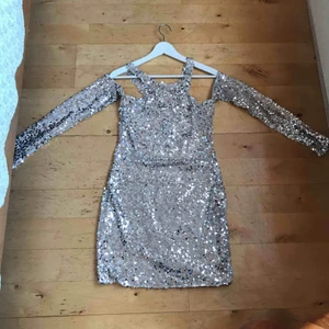 Paljett klänning  - Paljett klänning st 38 , hämta i Majorna eller skicka för 42kr 