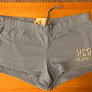  - Hollister mjukisshorts i storlek XS. Säljer då de blivit för små☹️ Frakt ingår!