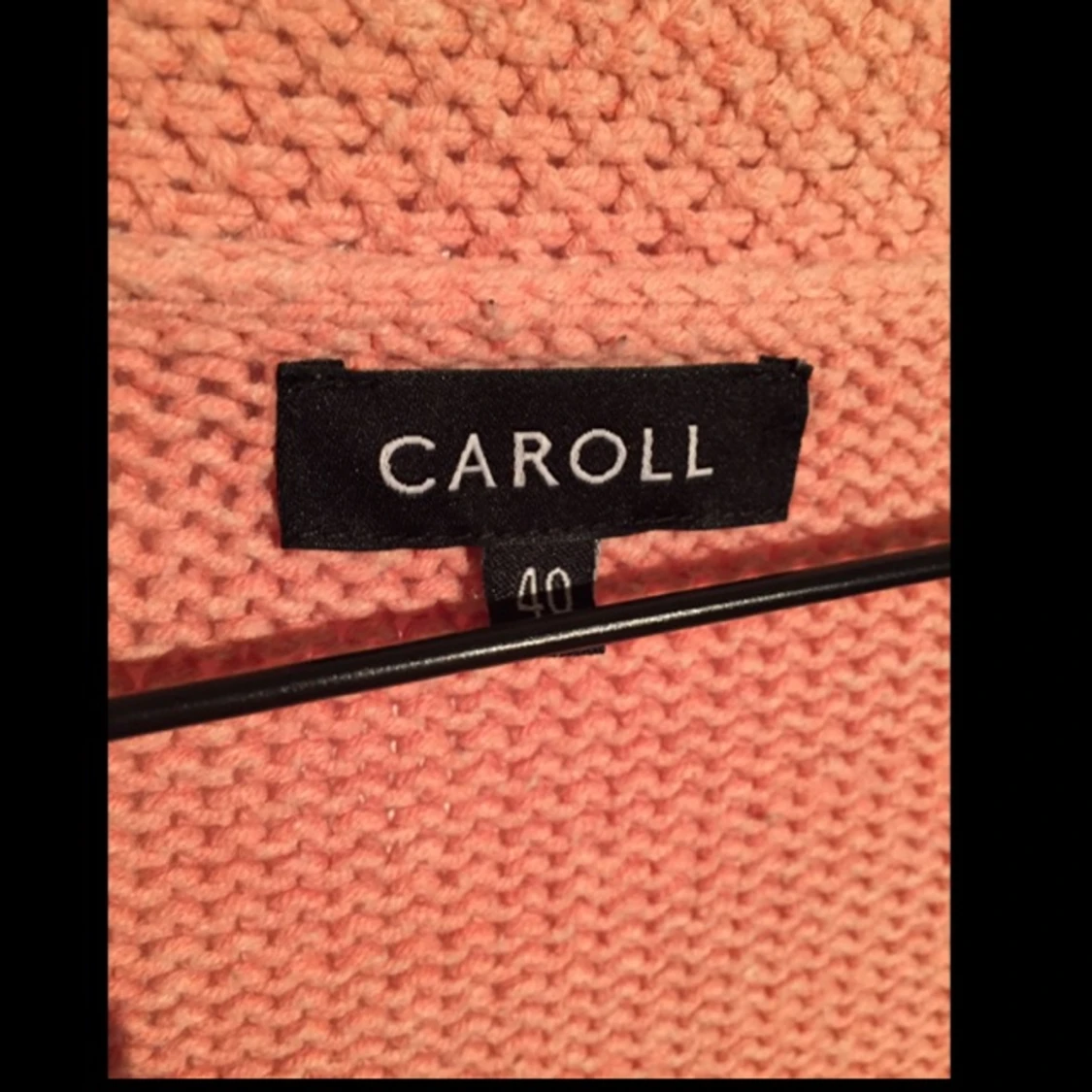 V-ringad stickad tröja från Carol - 1420569336