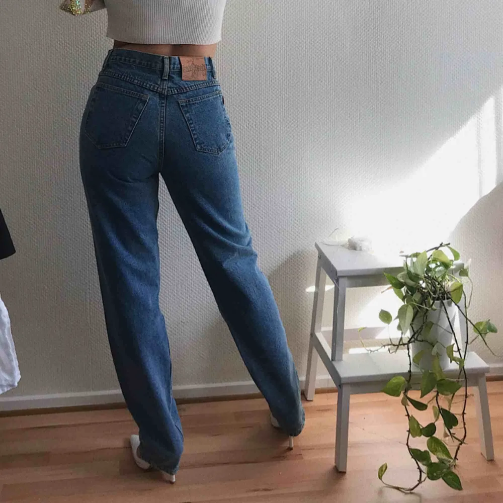 Dreamy high wasted jeans ✨ (är ca 170cm + klackar i bilden) Frakt 50kr. Jeans & Byxor.