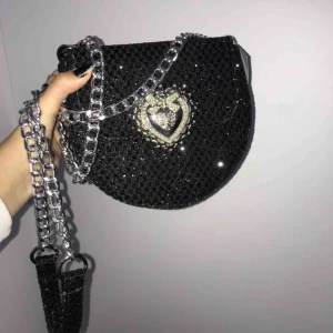  - Helt ny, oanvänt festväska 