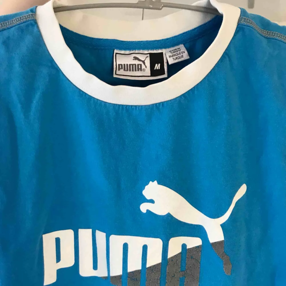 Puma-tshirt köpt secondhand. möter upp i stockholm. T-shirts.