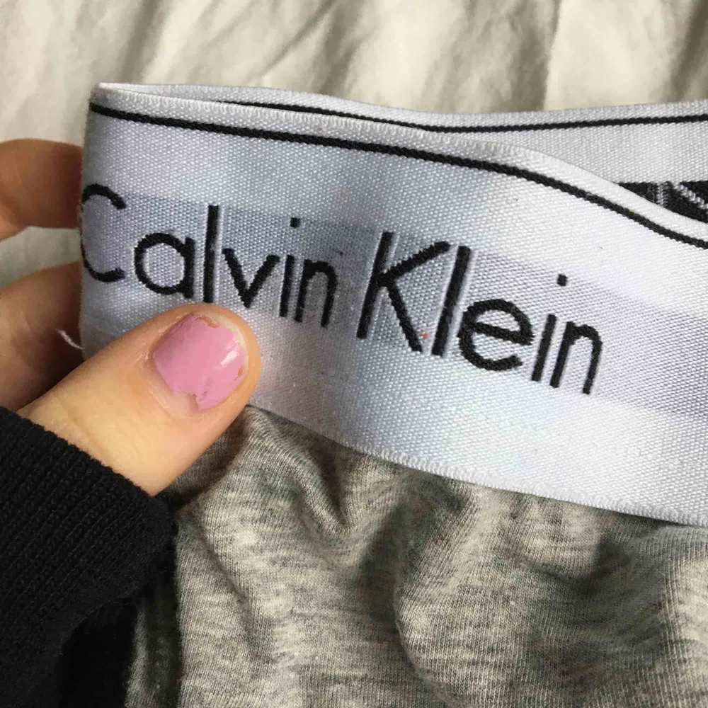 Mjuka tajts från Calvin Klein ! Köparen står för frakt . Jeans & Byxor.