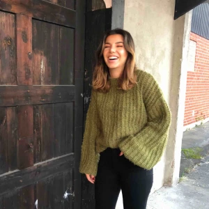  - Grön härlig stickad tröja, perfekt nu när det är lite kyligare 🥰