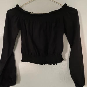 Off shoulder tröja🖤 - Köpare står för frakten😊