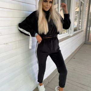 Tvådelad outfit  - Velour tvådelad outfit 