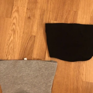 Tubtops! - Dessa är använda fåtal gånger! Den grå är i stolek xs och den svarta xxs. Om ni vill köpa båda tillsammans så går det på 55kr annars 30kr styck! 