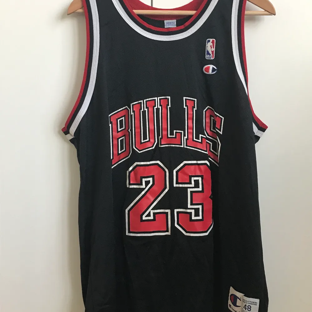  Chicago Bulls jersey 23. Köparen står även för frakt🤍🖤❤️. T-shirts.
