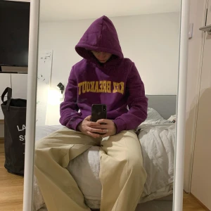 College tröja - Bud från 200, kan mötas i Sthlm annars tillkommer frakt.