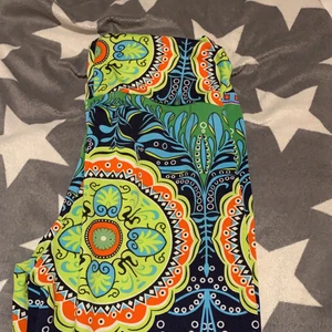 Raka hippiebyxor - Raka byxor i luftigt material, står ingen storlek men väldigt stretch så passar xs-m