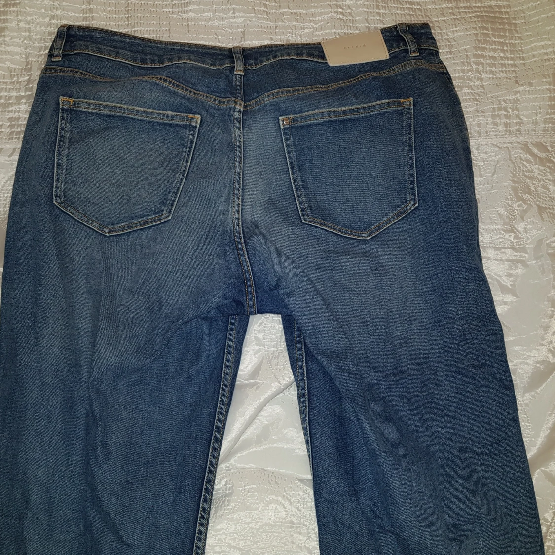 Jeans i nyskick - 90
