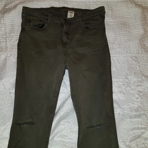 Militärgröna jeans - Shaping jeans - använts ca 2 gånger. 
